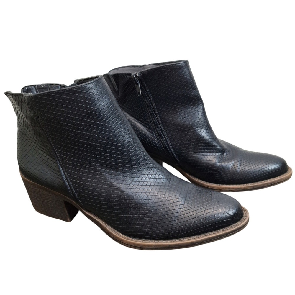 Volatile Womens Black Snakeskin Embossed Ankle Boots Pointed Toe Side Zip Sz 8.5